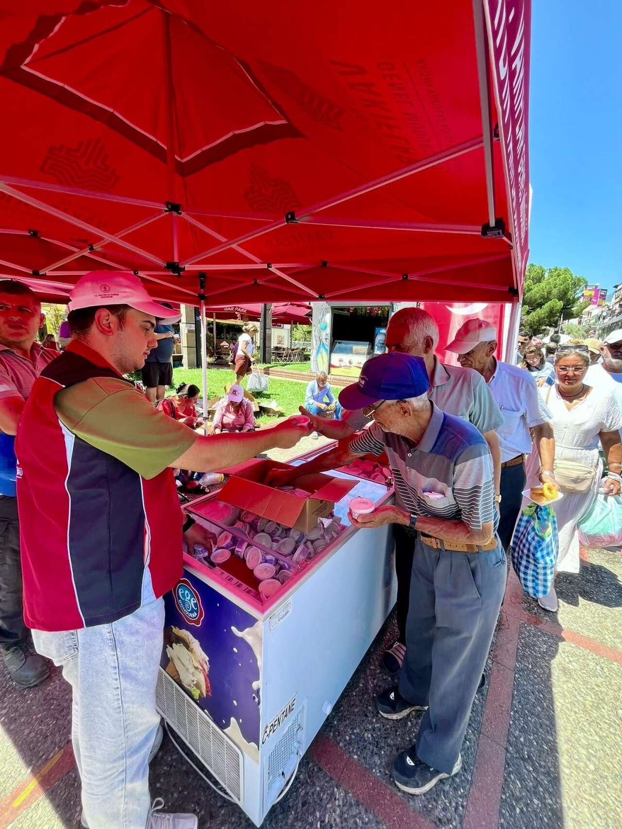 Marmaris'te Vakıflar'dan Yaz Sıcağında Gönülleri Serinleten İkram 4